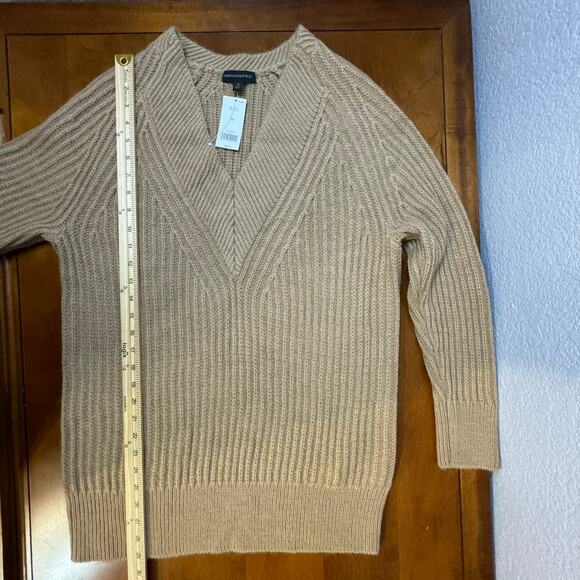Banana Republic Cable Knit V-Neck Merino Wool Alpaca Tan Sweater Size Medium - Picture 9 of 11